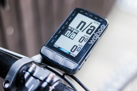 OPPGRADERT: Wahoo Elemnt Roam v2 har omtrent identisk utseende som den forrige generasjonen av sykkelcomputeren. Foto: Knut Andreas Lone wahoo elemnt roam v2 sykkelcomputer gps