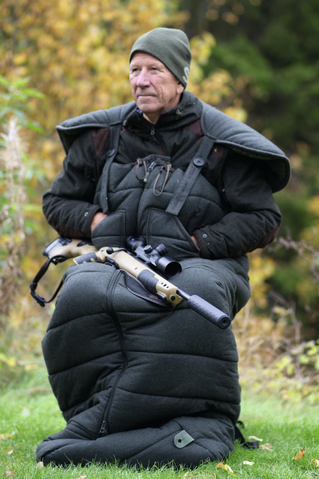 Lunt på post med loden: Sammen med lodenklær fra Carinthia er det en fornøyelse å sitte på post, selv i kaldt vær. Lunt på post med loden: Sammen med lodenklær fra Carinthia er det en fornøyelse å sitte på post, selv i kaldt vær.