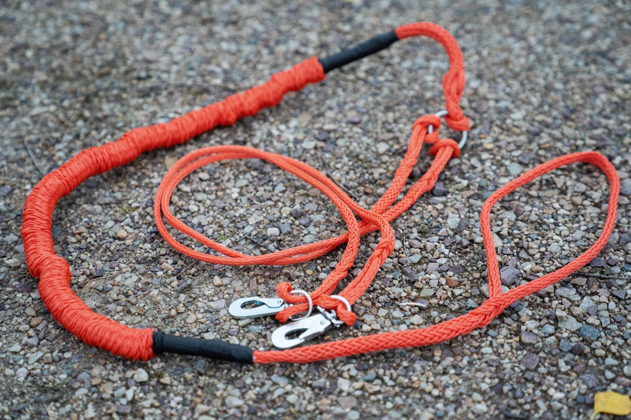 Ved denne løsningen unngår man unødig bruk av kroker som både kan hoppe av og som slites mot metallet. Ved denne løsningen unngår man unødig bruk av kroker som både kan hoppe av og som slites mot metallet.