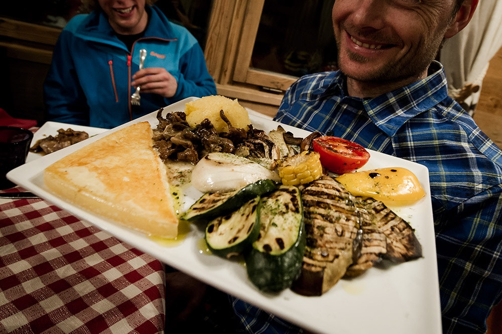 Á LA CARTE: Maten på de mange klassiske fjellhyttene, også kalt refugios, er strålende og en grunn til å reise til Dolomittene i seg selv. Foto: Foto: Hans Kristian Krogh Hanssen. Hans_Kristian_Krogh_Hanssen-8625