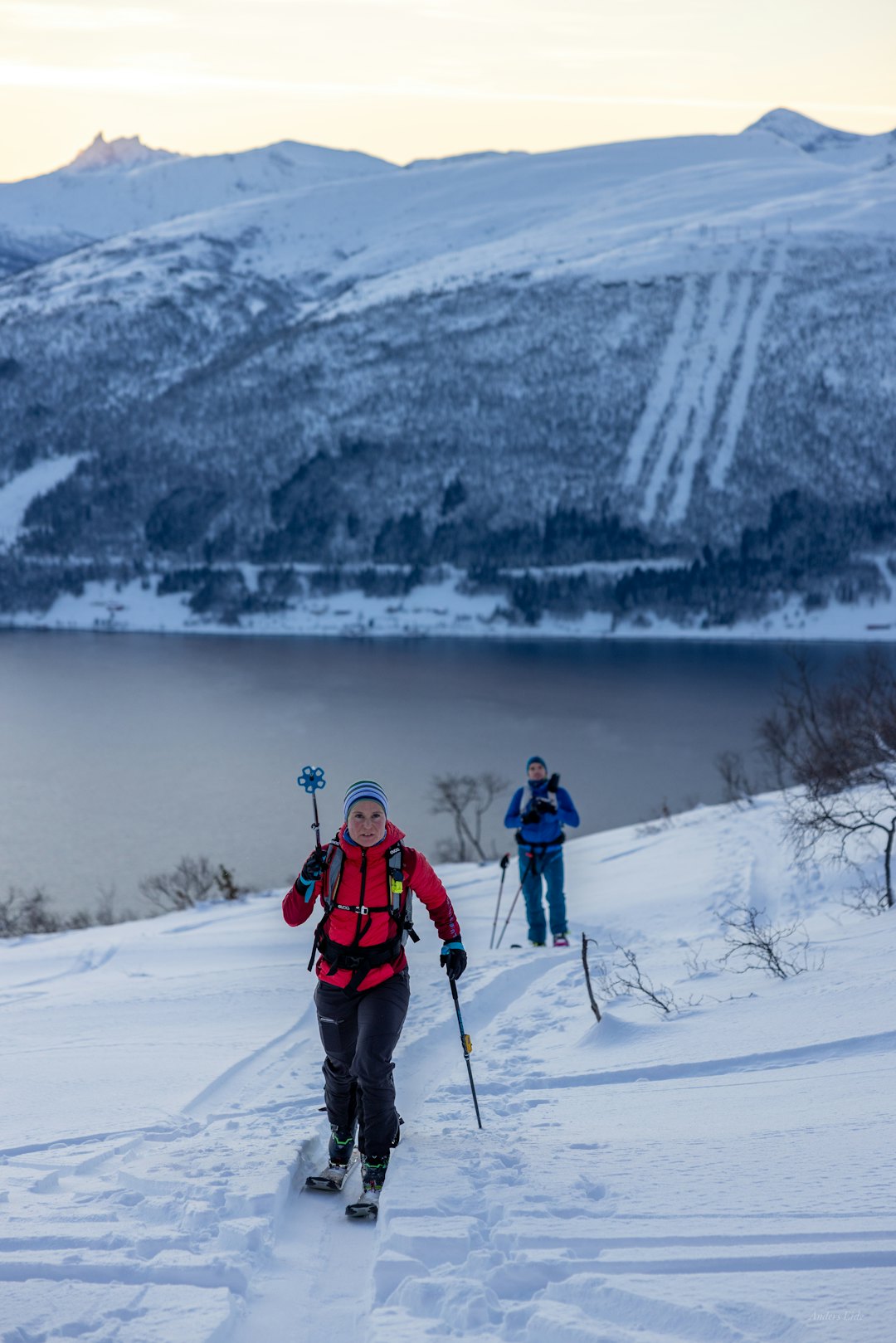 PÅ HJEMMEBANE: Hildegunn Gjertrud Hovdenak leder an på skitur hjemme i Molde søndag. Foto: Anders Eide