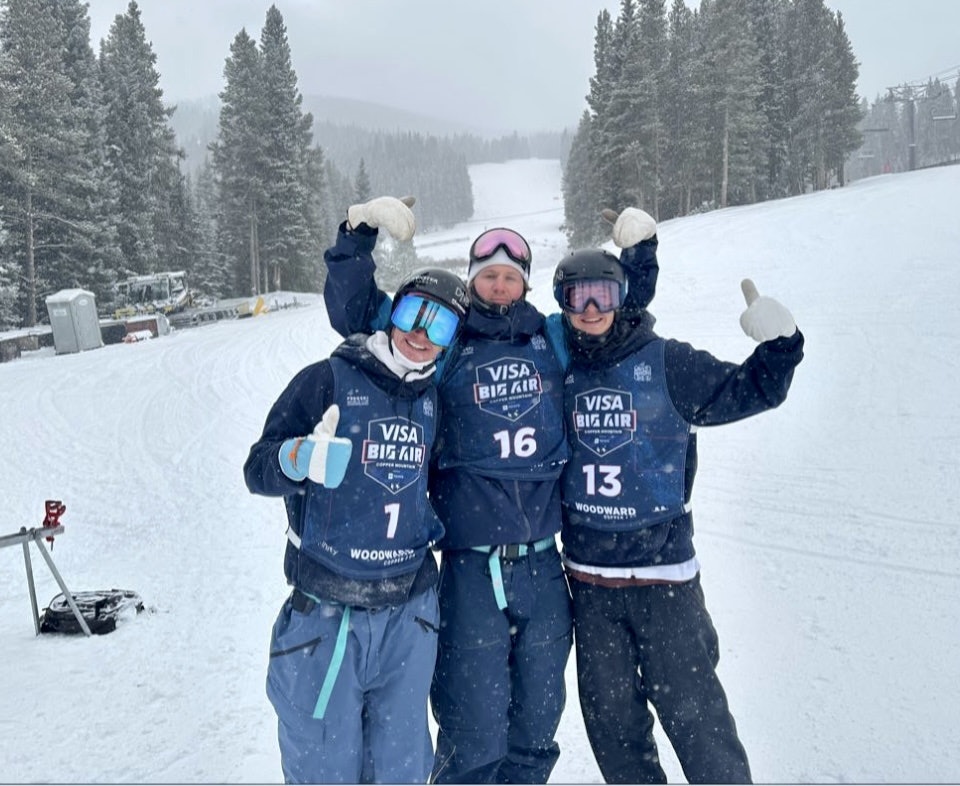 FINALEKLARE: Birk Ruud og Sebastian Schjerve er klare for finalen i Copper Mountain. Christian Nummedal var dessverre uheldig. Foto: Freeskilandslaget FINALEKLARE: Birk Ruud og Sebastian Schjerve er klare for finalen i Copper Mountain. Christian Nummedal var dessverre uheldig. Foto: Freeskilandslaget