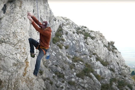 FØLGER PÅ: Jo Nesbø følger selveste Adam Ondra på sin første flertaulengders rute i Tsjekkia. FØLGER PÅ: Jo Nesbø følger selveste Adam Ondra på sin første flertaulengders rute i Tsjekkia.