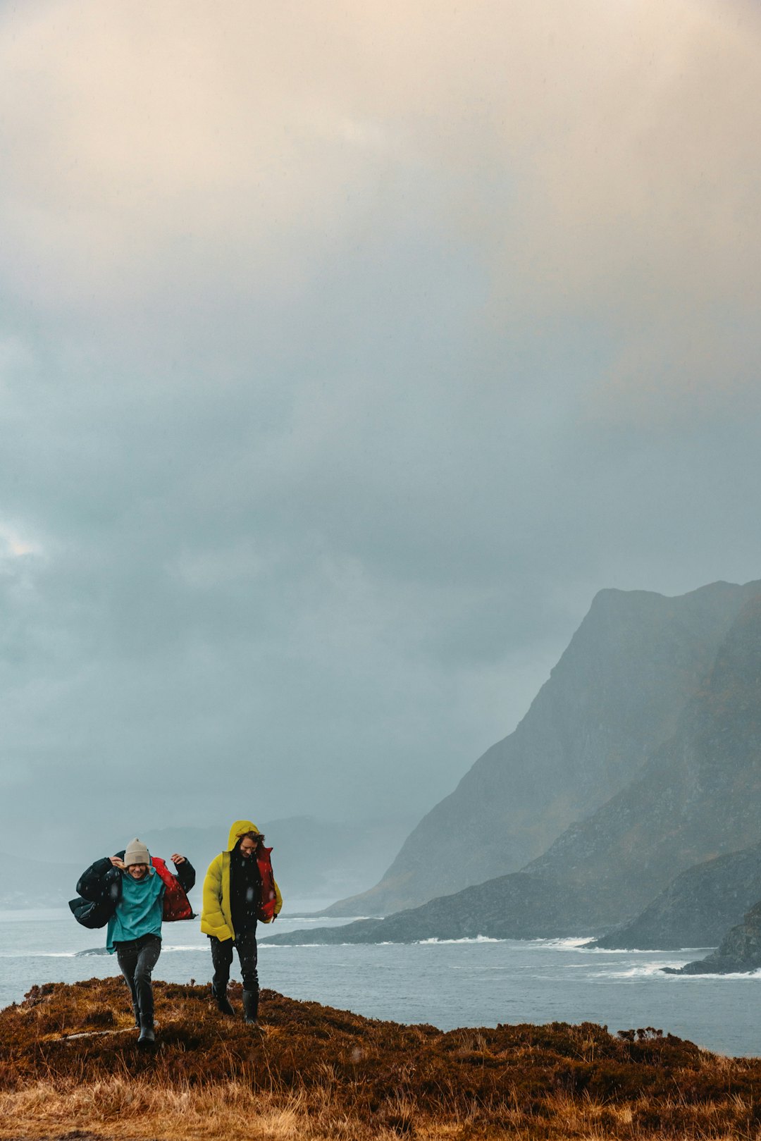 A Part of Us er en film med klare dokumentariske tegn og gir innblikk i det finstemte parterapi-prosjektet der to kjærester skal flakse rundt i fjellene og bedrive det som gjør den ene livredd og den andre o A Part of Us er en film med klare dokumentariske tegn og gir innblikk i det finstemte parterapi-prosjektet der to kjærester skal flakse rundt i fjellene og bedrive det som gjør den ene livredd og den andre o