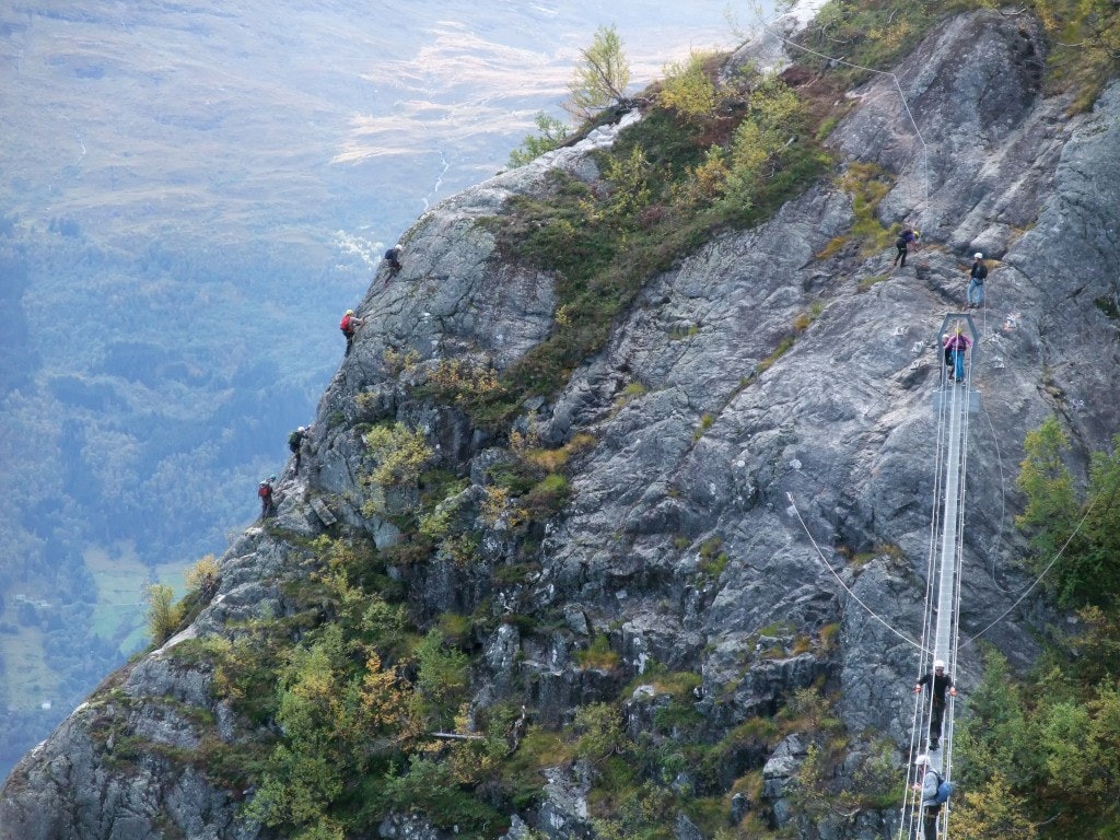 Gjølmunnebrua, en del av Via Ferrata Loen. Foto: Willy Miljeteig