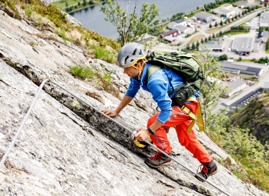 SENTRUMSNÆRT: Øyefjellet er byfjellet i Mosjøen. via ferrata mosjøen