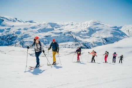 SKI IN OG SKI OUT: Du kan ta på skiene rett utenfor hotelldøra på Vatnahalsen. Foto: Brynjar Tvedt
