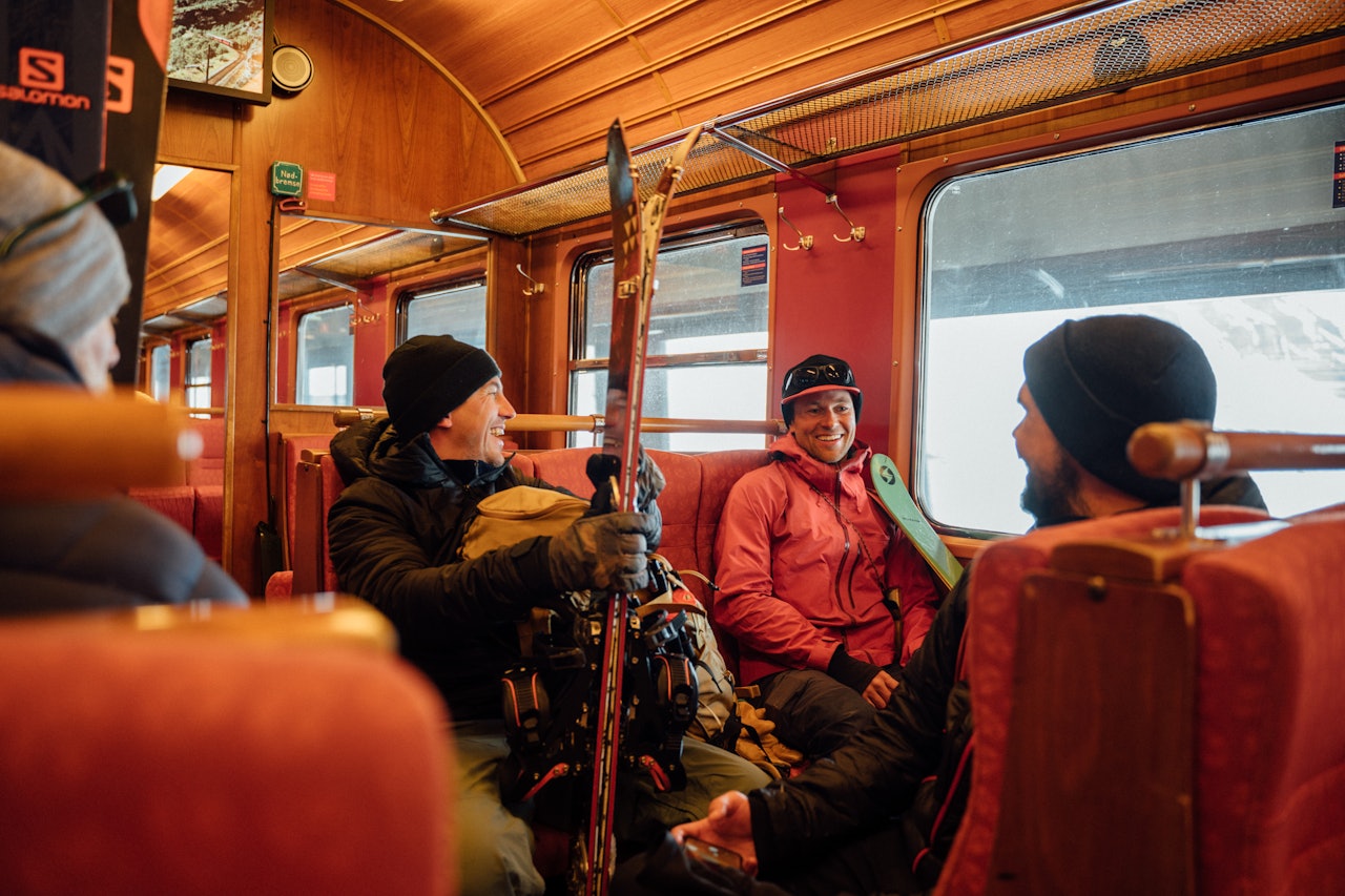 PÅ SKINNER: De siste årene har området rundt Vatnahalsen blitt et topptureldorado som fortsatt er relativt uoppdaget. Men for å komme hit, så er eneste mulighet den smått legendariske Flåmsbana. Foto: Brynjar Tvedt PÅ SKINNER: De siste årene har området rundt Vatnahalsen blitt et topptureldorado som fortsatt er relativt uoppdaget. Men for å komme hit, så er eneste mulighet den smått legendariske Flåmsbana. Foto: Brynjar Tvedt