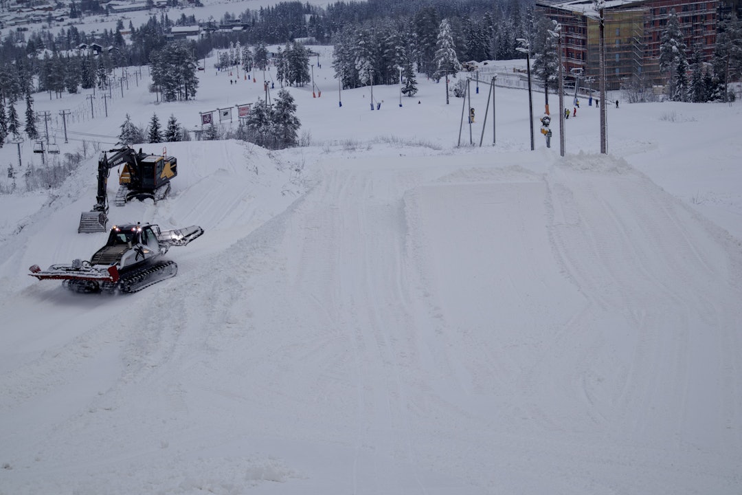 VESLEKNETTA: Her åpnes det to hopp i linje før julaften. Foto: Fredrik Ouren Jostad VESLEKNETTA: Her åpnes det to hopp i linje før julaften. Foto: Fredrik Ouren Jostad