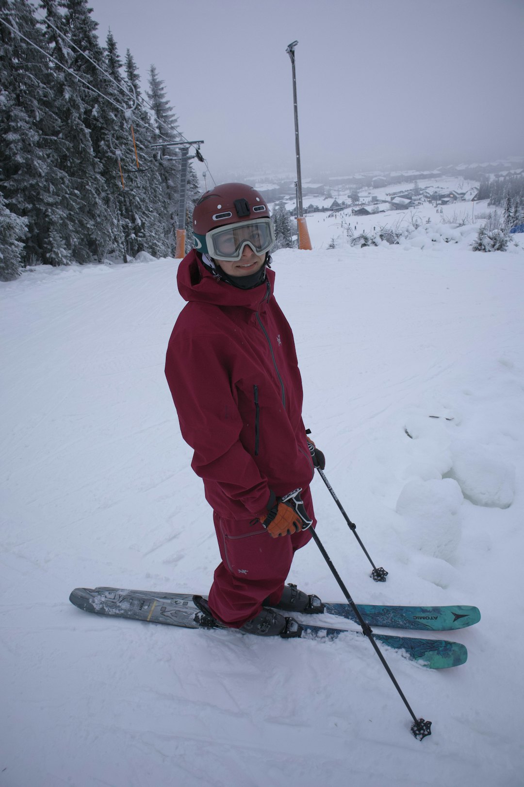 RØD: I full rød suit er Sigurd Grimsby klar for å rocke Trysil i juleferien. Foto: Fredrik Ouren Jostad RØD: I full rød suit er Sigurd Grimsby klar for å rocke Trysil i juleferien. Foto: Fredrik Ouren Jostad