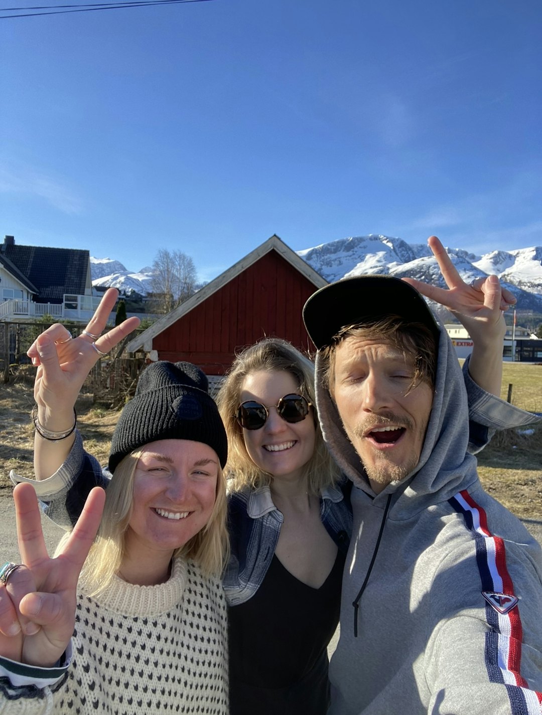 TEAM: Sofia Wester, Lovisa Rosengren og Jacob Wester gikk sammen som et team for å lage Lovisa sin nye kortfilm. Foto: privat TEAM: Sofia Wester, Lovisa Rosengren og Jacob Wester gikk sammen som et team for å lage Lovisa sin nye kortfilm. Foto: privat