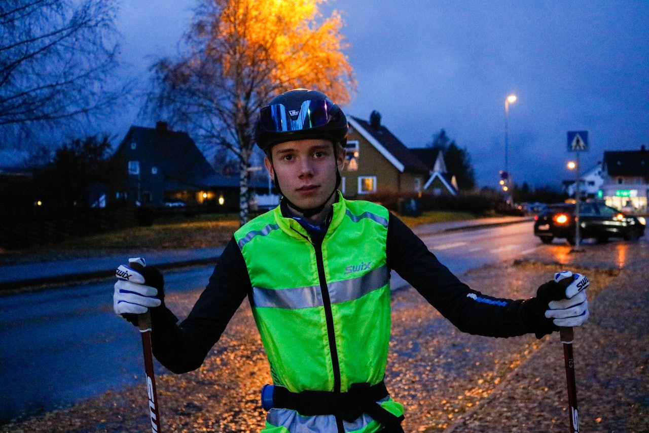 SYKLIST MED SKI PÅ BEINA: Jørgen Nordhagen skal gå junior-VM i langrenn i slutten av måneden. Foto: Knut Andreas Lone