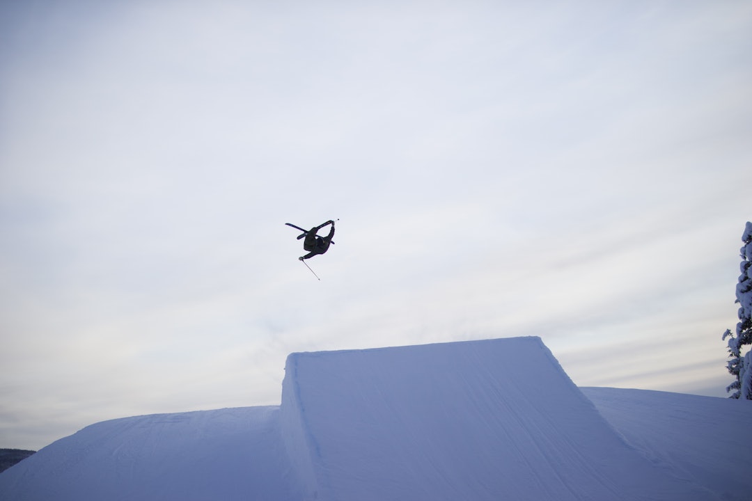 AIRTIME: Her gjør Preben Sætre en stor cork 720 tailgrab på Henghoppet i Trysilparken. Foto: Fredrik Ouren Jostad AIRTIME: Her gjør Preben Sætre en stor cork 720 tailgrab på Henghoppet i Trysilparken. Foto: Fredrik Ouren Jostad