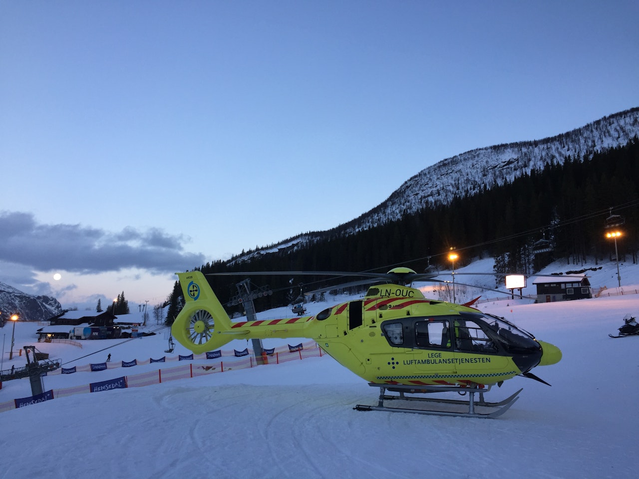 TATT I SNØSKRED: En mann ble skadet i foten og hentet av luftambulanse i Grøndalen i Hemsedal etter at han ble tatt i snøskred lørdag. Arkivfoto: Tore Meirik TATT I SNØSKRED: En mann ble skadet i foten og hentet av luftambulanse i Grøndalen i Hemsedal etter at han ble tatt i snøskred lørdag. Arkivfoto: Tore Meirik