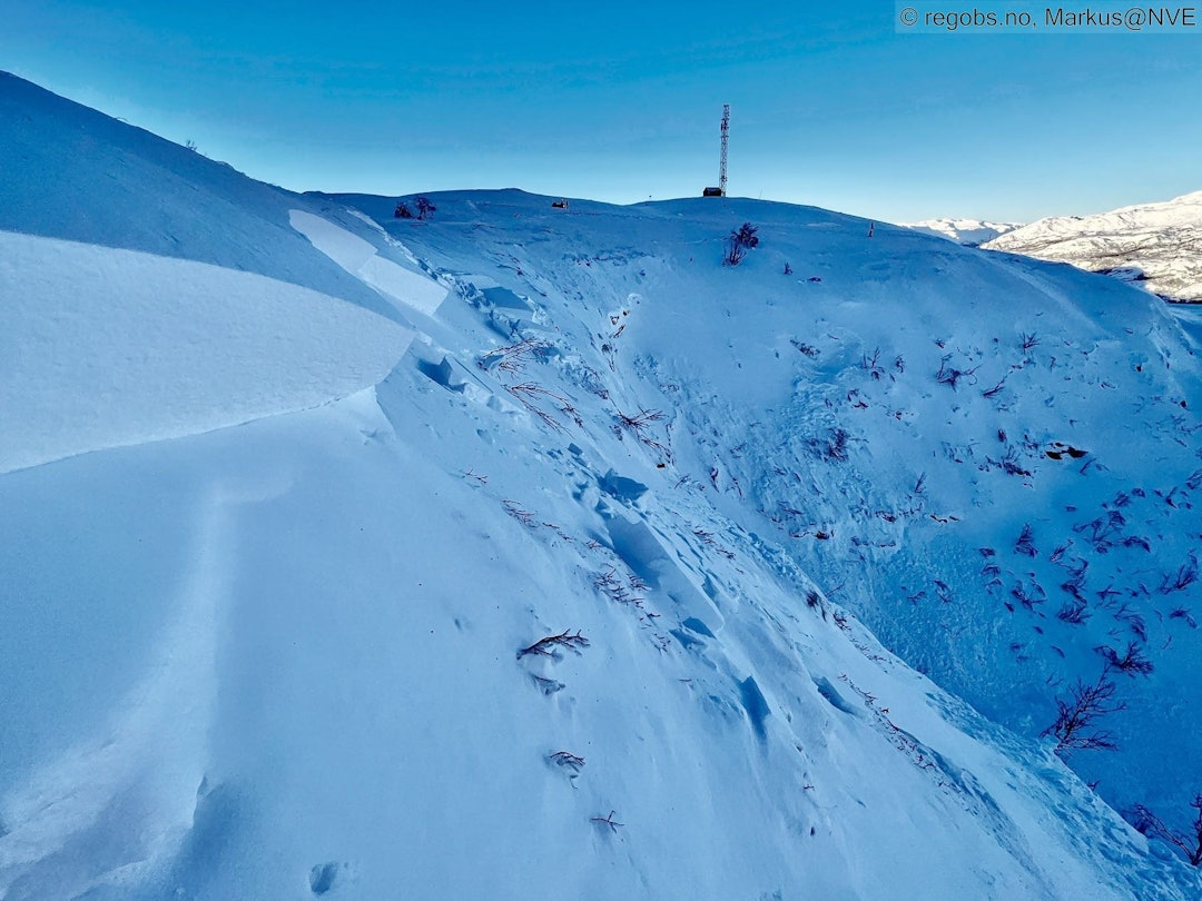 FAREGRAD 2: Selv om skredfaren i Hemsedal betegnes som moderat, understreker skredekspert Markus Landrø at forholdene er krevende og at varslet er korrekt. Dette er den ene av de to skredene som begravde en mann i 50-årene i Hemsedal lørdag. Foto: Markus Landrø FAREGRAD 2: Selv om skredfaren i Hemsedal betegnes som moderat, understreker skredekspert Markus Landrø at forholdene er krevende og at varslet er korrekt. Dette er den ene av de to skredene som begravde en mann i 50-årene i Hemsedal lørdag. Foto: Markus Landrø