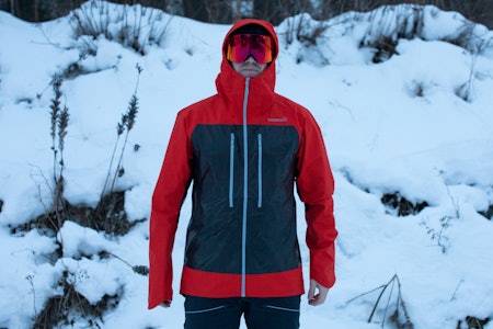 Vi har testet den nye toppturjakka Norrøna Lyngen Active. Foto: Siv-Elin Skogen Vi har testet den nye toppturjakka Norrøna Lyngen Active. Foto: Siv-Elin Skogen