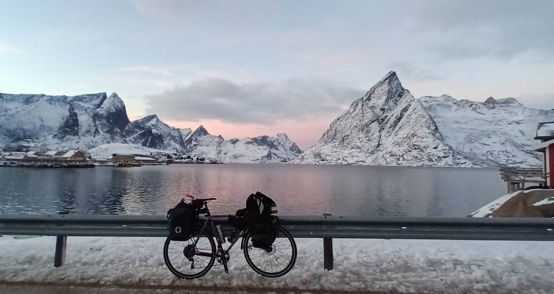 VAKKERT: Spektakulær utsikt for Luca i Lofoten. Foto: Privat