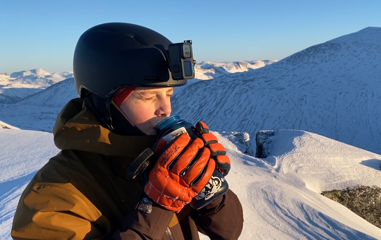 TEST AV ENERGIDRIKK TIL SEKS OG EN HALV KRONE PER LITER: Fri Flyt har testet Krister Kopalas styrkedrikk, blant annet med god hjelp fra denne karen på 14 år. Foto: Tore Meirik TEST AV ENERGIDRIKK TIL SEKS OG EN HALV KRONE PER LITER: Fri Flyt har testet Krister Kopalas styrkedrikk, blant annet med god hjelp fra denne karen på 14 år. Foto: Tore Meirik