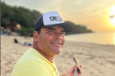 DØDE: Surfepioneren Márcio Freire (47) døde på stranden i Portugal etter mislykket gjenopplivning. Foto: Privat