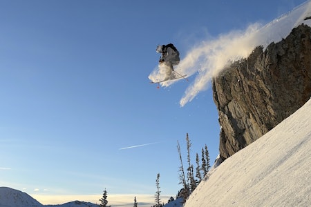 MILDT SAGT FINE FORHOLD I USA: Haakon Haldorsen i svevet på vei ned fra Mount Wolverine. Foto Håkon Havsgård MILDT SAGT FINE FORHOLD I USA: Haakon Haldorsen i svevet på vei ned fra Mount Wolverine. Foto Håkon Havsgård