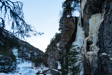 VERMA-KLASSIKER: Kyrre Østbø i toppen av Diederfossen. Foto Asgeir Rusti VERMA-KLASSIKER: Kyrre Østbø i toppen av Diederfossen. Foto Asgeir Rusti