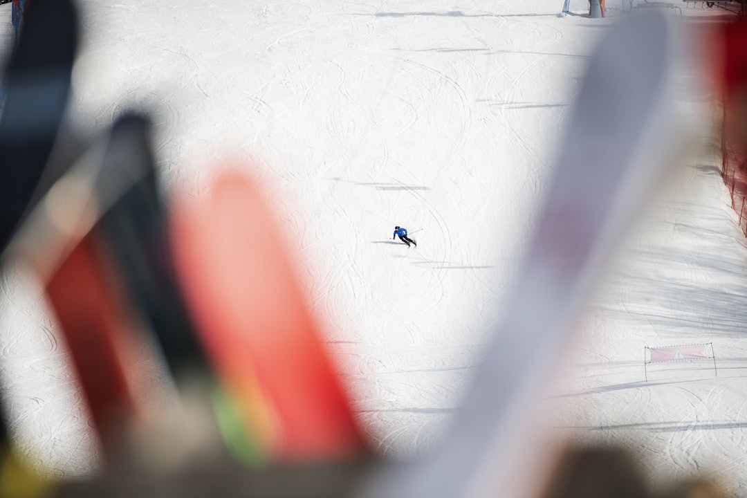 ALL MOUNTAIN: Den har ikke like gode spissegenskaper på sving som en carvingski, men den vil takle mye mer av forhold. Foto: Anki Grøthe ALL MOUNTAIN: Den har ikke like gode spissegenskaper på sving som en carvingski, men den vil takle mye mer av forhold. Foto: Anki Grøthe
