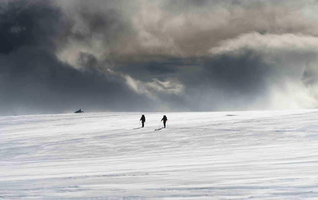 SKI SOM FUNKER FJELL: Enten du er på tur i oppkjørte eller gjenblåste spor, er fjellski med stålkant ofte en fordel i typisk norsk fjellterreng om vinteren.