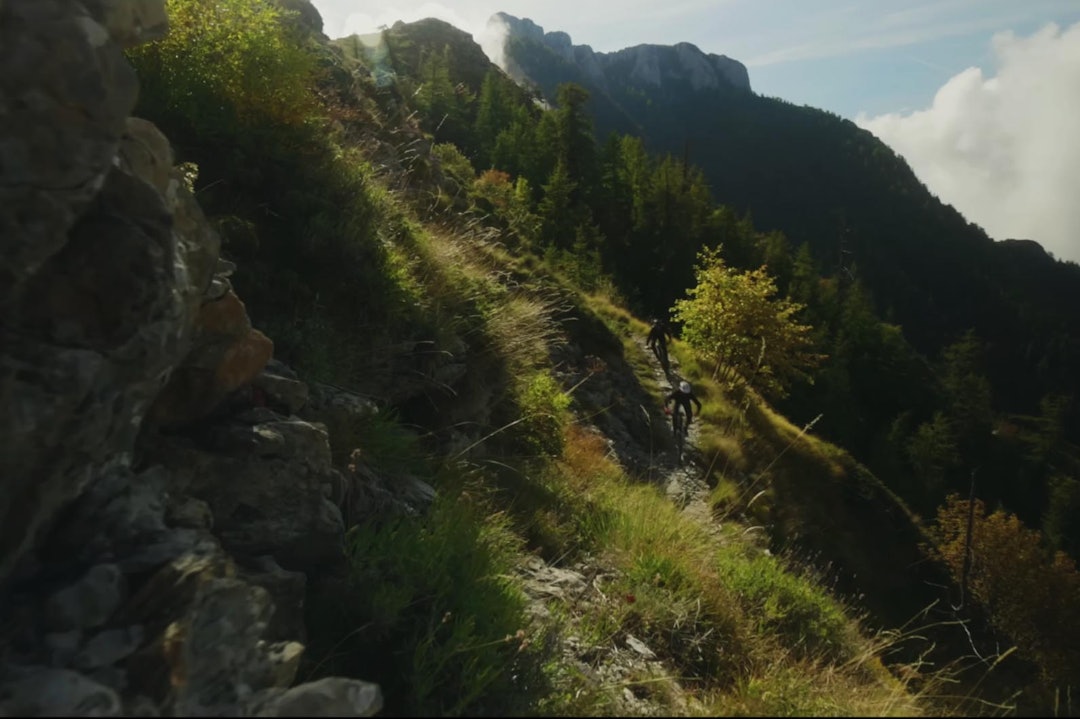 STORSLÅTT: Det kan være krevende å holde øya på stien i et slikt landskap. Skjermdump: Stone King Rally stone king rally 2023