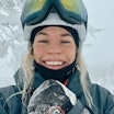 ET UTELIV: Hedvig Wessel lever et liv som profesjonell frikjører og gidder ikke bruke krefter på å fryse i fjellet. Foto: Privat