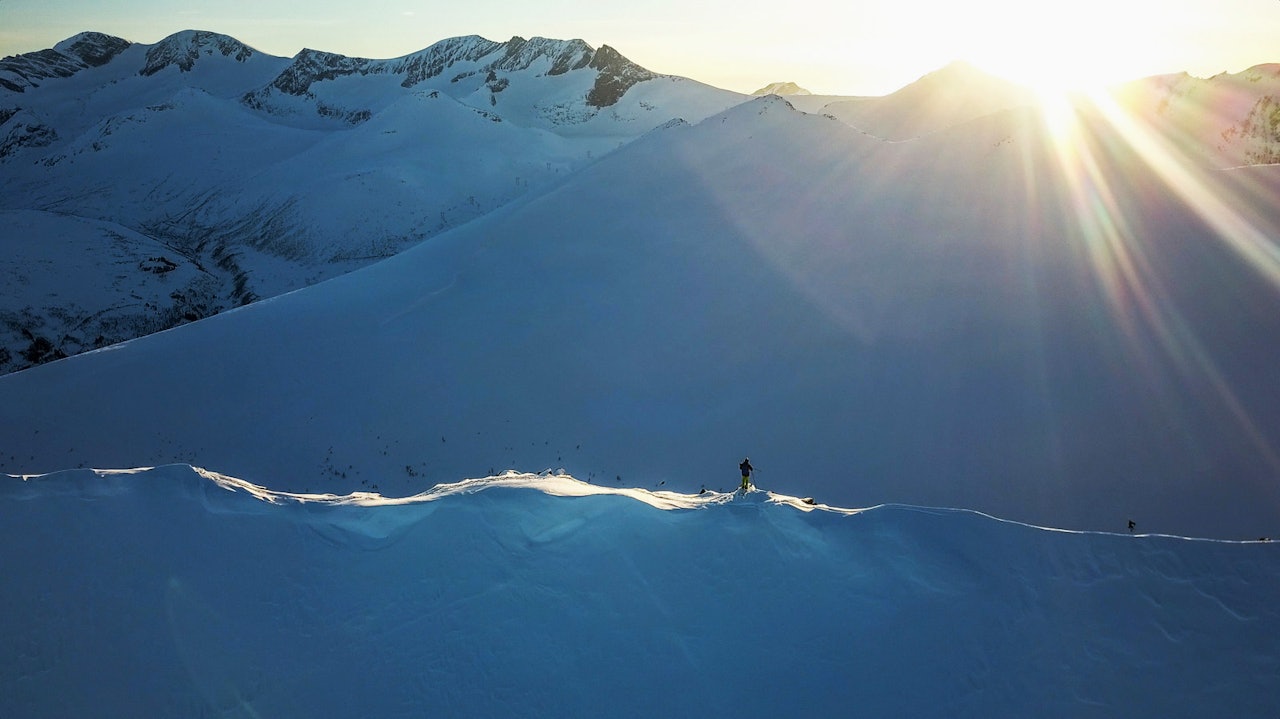 LOKALE VARIASJONER: Et skredproblem kan forandre seg radikalt over natten, og variere lokalt fra østhellinger til vesthellinger. Foto: Christian Nerdrum LOKALE VARIASJONER: Et skredproblem kan forandre seg radikalt over natten, og variere lokalt fra østhellinger til vesthellinger. Foto: Christian Nerdrum