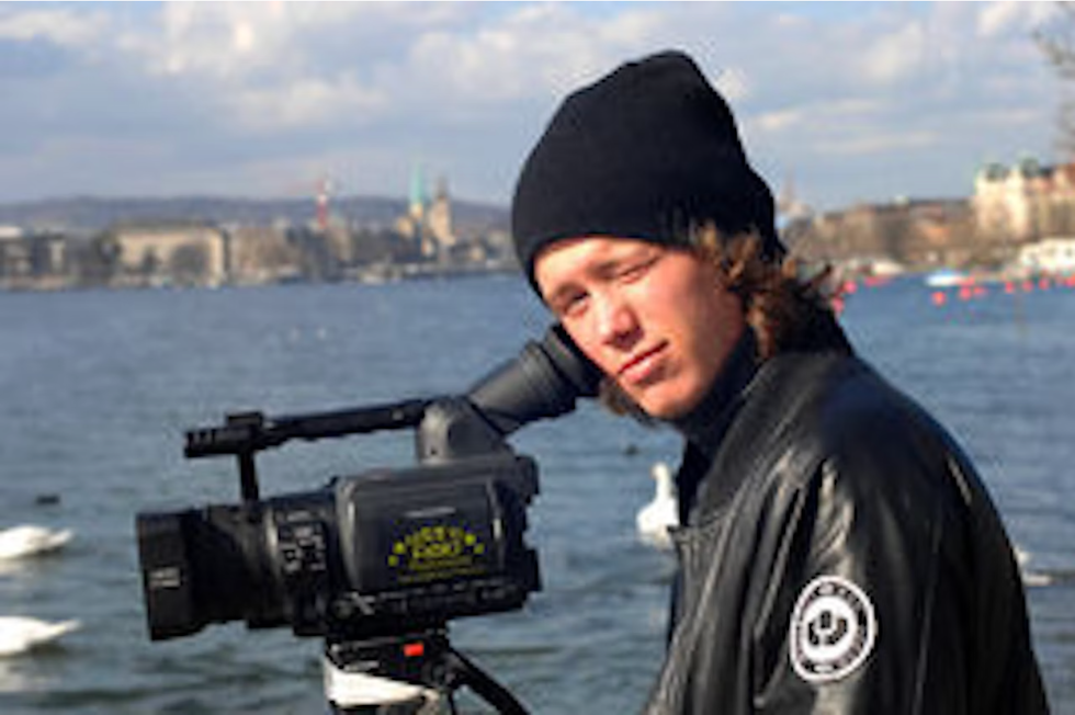 MAGIC MOVES: En ung Filip Christensen (19) under innspilling av skifilmen Magic Moves. Foto: Endre Løvaas