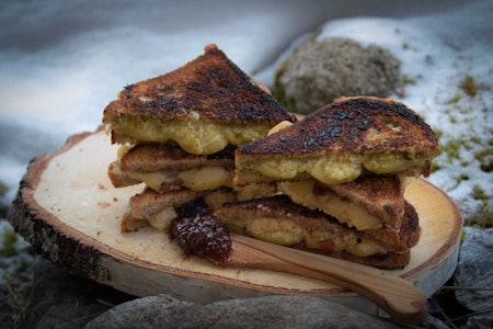 NAM: Smeltet ost både smaker og metter godt. Foto: Sigrid Henjum ostesmørbrød