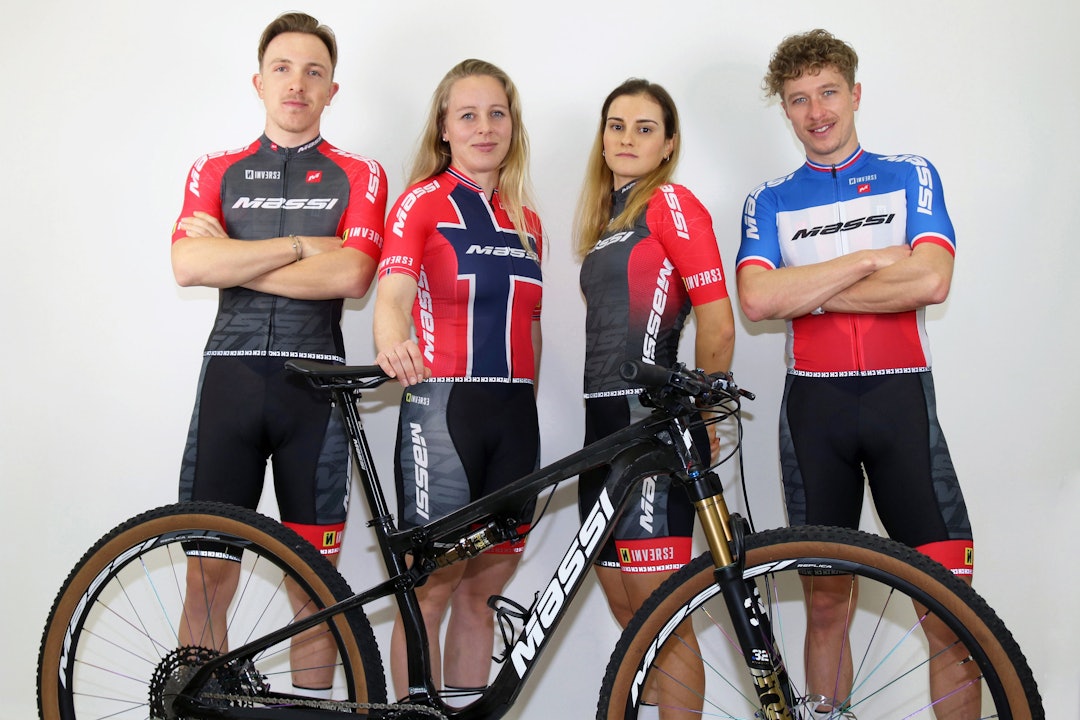 LAGKAMERATER: Ingrid Sofie Bøe Jacobsen får internasjonale lagkamerater på Massi-laget. Foto: Massi. ingrid boe jacobsen massi
