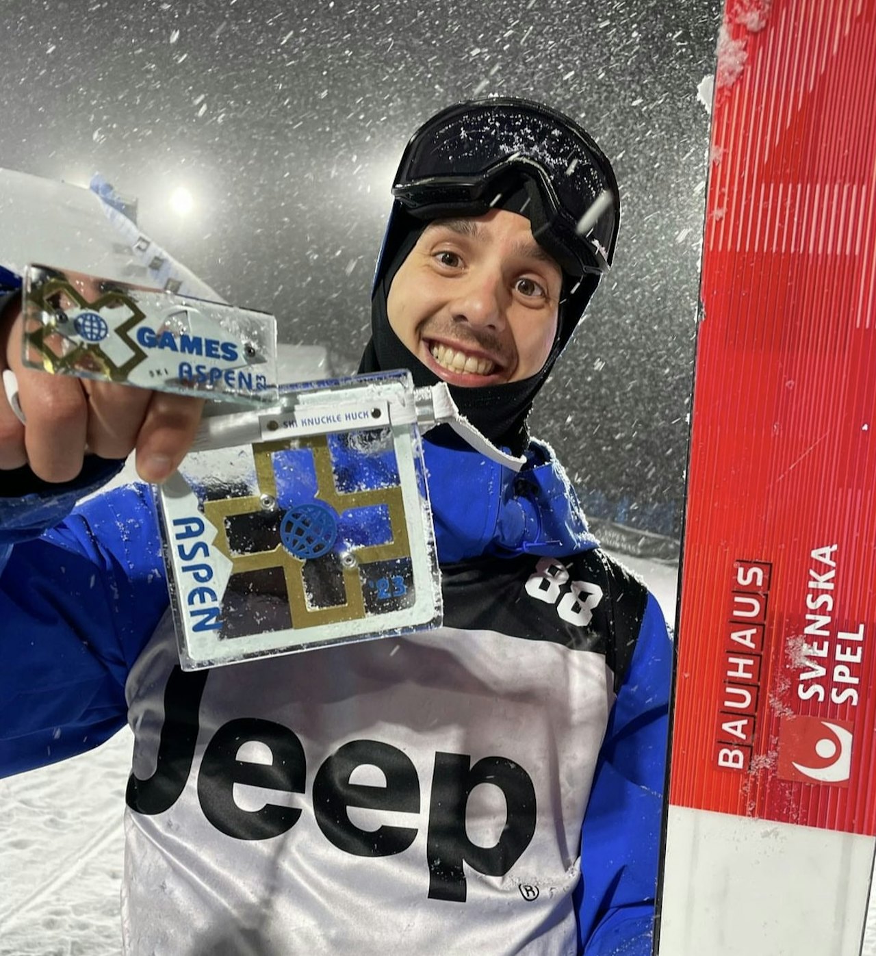 VANT: Jesper Tjäder tok natt til lørdag sin første X Games medalje, et gull i Knuckle Huck. Foto: Freeski Sweden