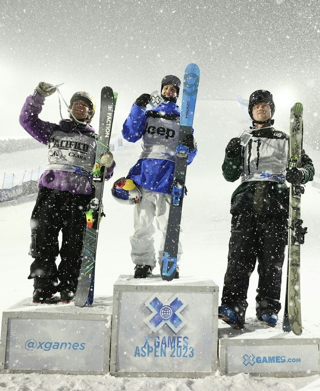 PALLEN: Jesper Tjäder på pallen sammen med Matej Svancer og Colby Stevenson. Skjermdump: X Games Instagram PALLEN: Jesper Tjäder på pallen sammen med Matej Svancer og Colby Stevenson. Skjermdump: X Games Instagram