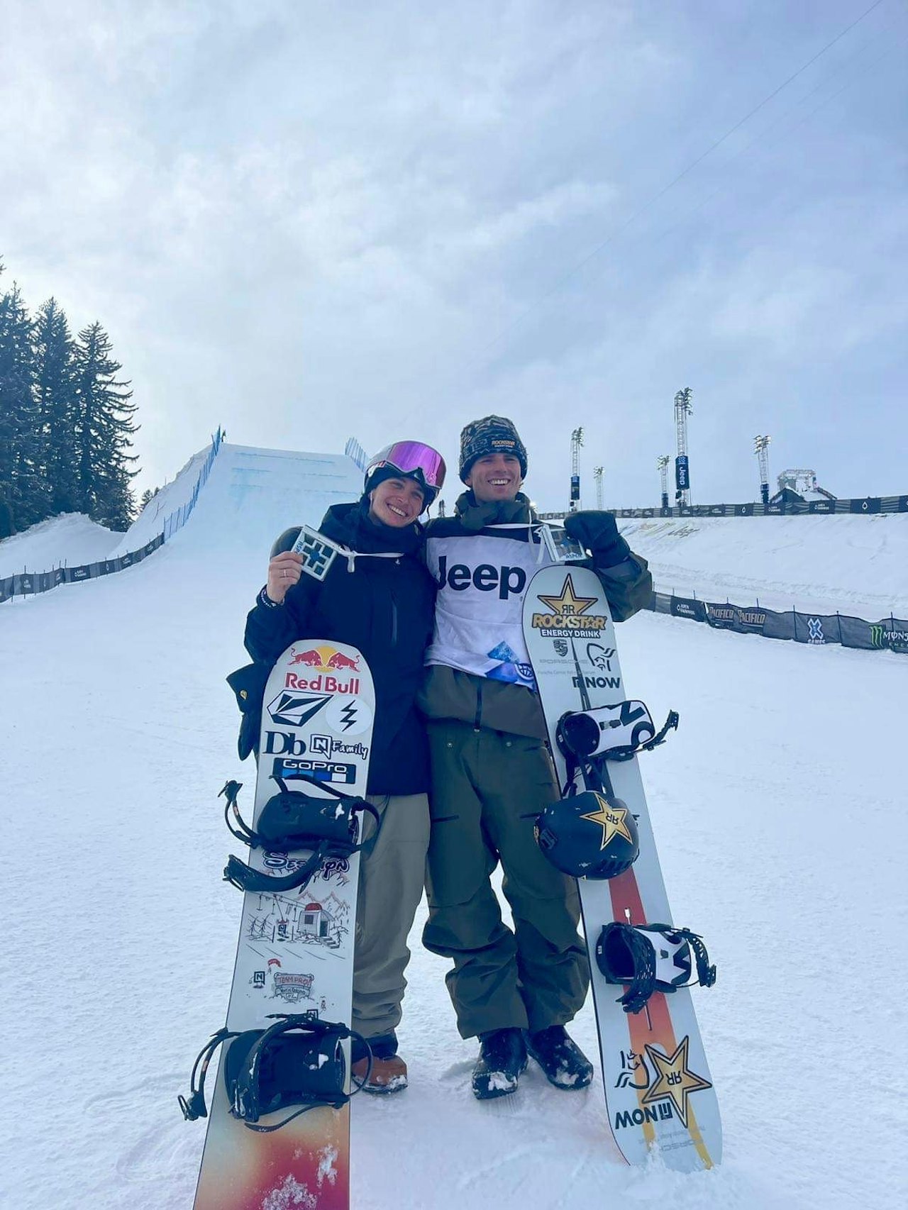 PÅ PALLEN: Det ble sølv til Marcus Kleveland og Bronse til Mons Røisland i søndagens slopestylefinalen. Foto: Brettforbundet PÅ PALLEN: Det ble sølv til Marcus Kleveland og Bronse til Mons Røisland i søndagens slopestylefinalen. Foto: Brettforbundet