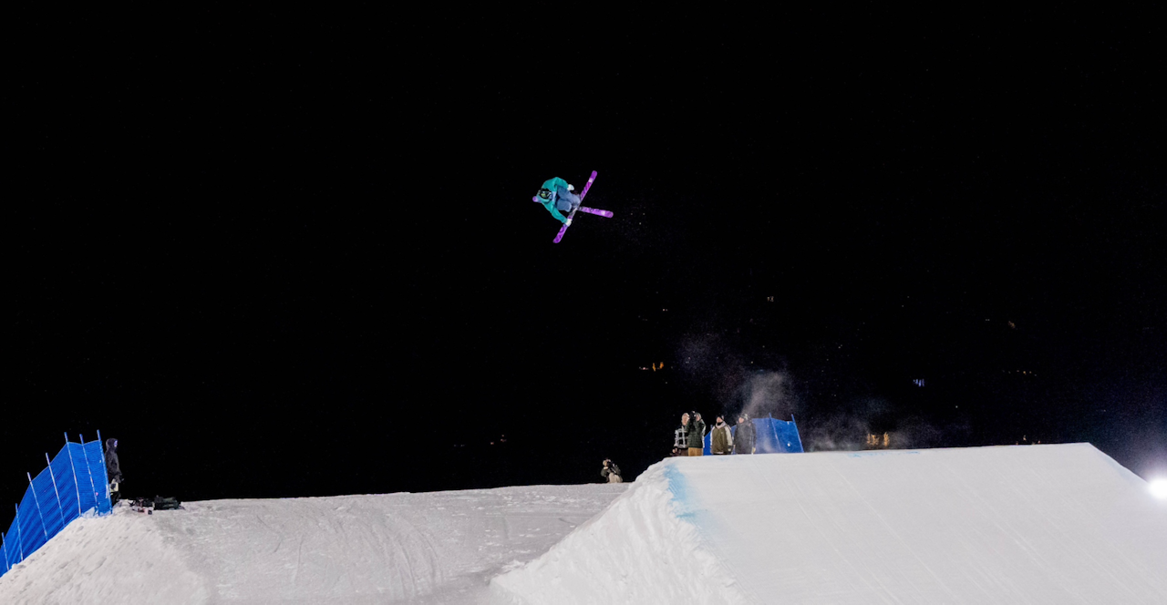 PÅ PALLEN: Birk Ruud tok 3. plassen i nattens Big Air finale i Aspen. Foto: Freeskilandslaget Birk Ruud