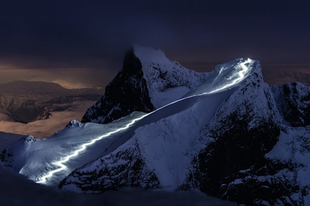 LYS I MØRKET: Alt måtte klaffe for at fotoprosjektet av Store Ringstind skulle la seg gjennomføre. Foto: Vegard Aasen LYS I MØRKET: Alt måtte klaffe for at fotoprosjektet av Store Ringstind skulle la seg gjennomføre. Foto: Vegard Aasen