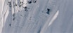 STUPBRATT: Toppseksjonen av Jiehkkevarri sin sydside er så bratt at Krister Kopala må lene seg bakover for å ikke bli presset ut av skisporet til Finn Hovem. Skjermdump: The Whiite Giant