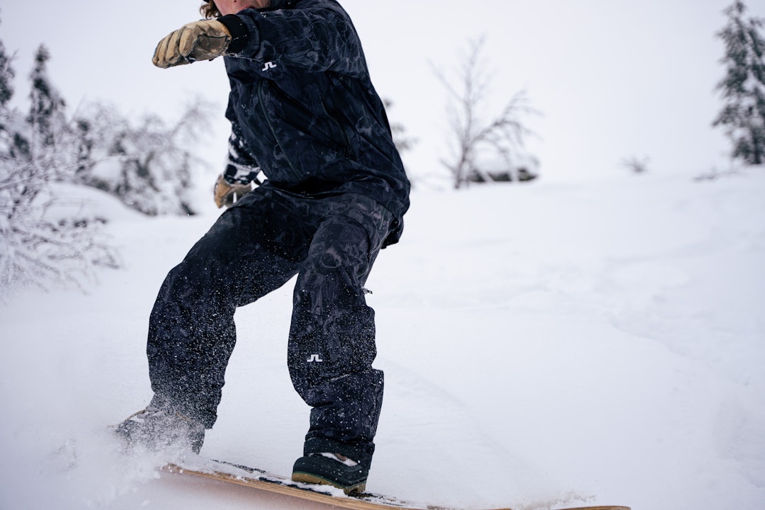 ENKELT: Ta brettet under armen og tråkk opp nærmeste kneik i den lokale parken eller utenfor hytta. Foto: Christian Nerdrum ENKELT: Ta brettet under armen og tråkk opp nærmeste kneik i den lokale parken eller utenfor hytta. Foto: Christian Nerdrum