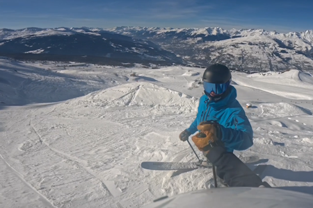 KNOKER I FLENG: Det deles ut knoker jevnt og trutt når barndomsvennene Ådne Kvåle og Vetle Gangeskar kjører gunnerun i Les Wrcs. Foto: Vetle Gangeskar KNOKER I FLENG: Det deles ut knoker jevnt og trutt når barndomsvennene Ådne Kvåle og Vetle Gangeskar kjører gunnerun i Les Wrcs. Foto: Vetle Gangeskar