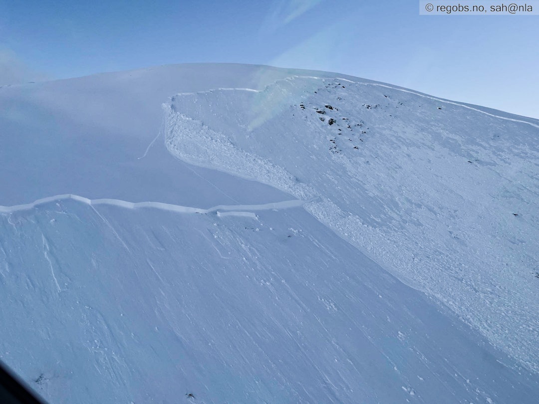 – Ustabiliteten vil øke når det nå kommer mer nysnø og vind. Vi oppfordrer til å unngå alt skredterreng i helga slik som situasjonen er nå, sier Karsten Muller i Snøskredvarslinga. Foto regobs.no / sah@nla – Ustabiliteten vil øke når det nå kommer mer nysnø og vind. Vi oppfordrer til å unngå alt skredterreng i helga slik som situasjonen er nå, sier Karsten Muller i Snøskredvarslinga. Foto regobs.no / sah@nla
