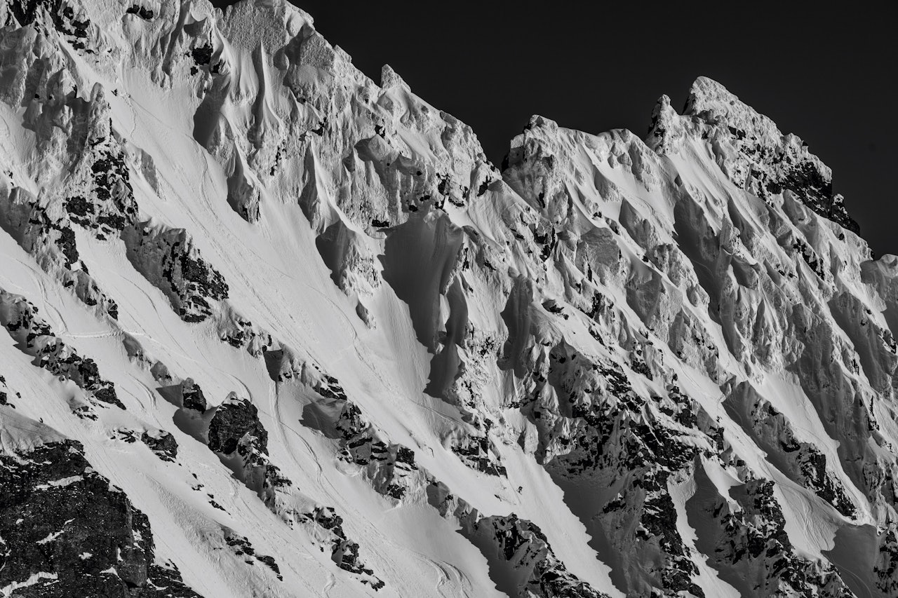 STORE LINJER PÅ SUNNMØRE: Trygg Lindkjølen i aksjon på Sunnmøre. Nå har han flyttet til Volda for å være nærmere surf - og linjer som dette. Foto: Ståle J. Aklestad STORE LINJER PÅ SUNNMØRE: Trygg Lindkjølen i aksjon på Sunnmøre. Nå har han flyttet til Volda for å være nærmere surf - og linjer som dette. Foto: Ståle J. Aklestad