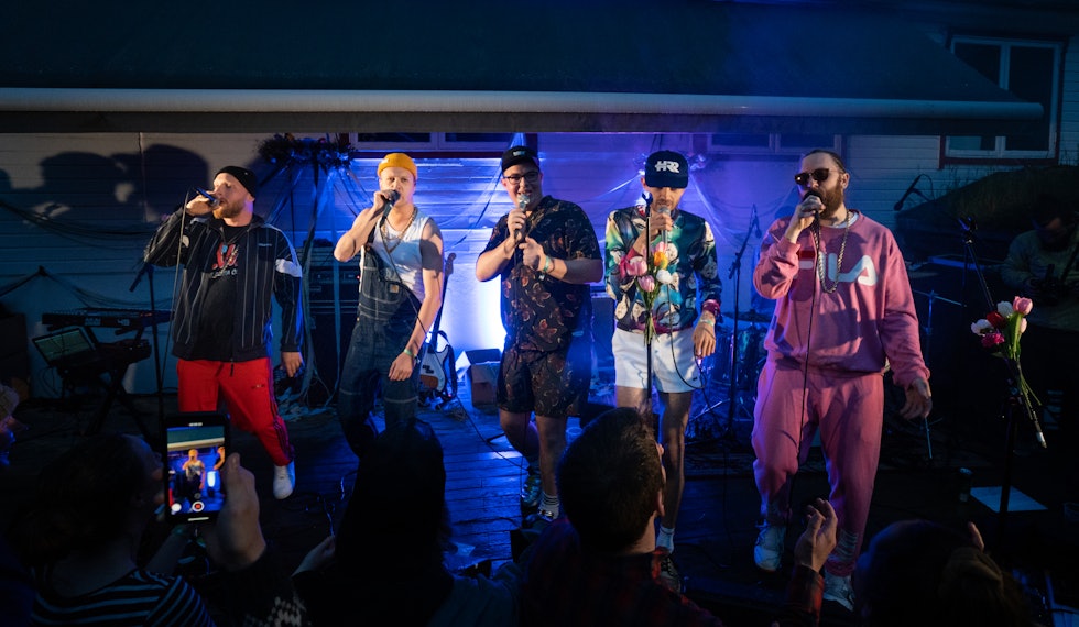 Sinsenfist på Strynefestivalen i 2019. I år gjør de comeback og vi garanterer god liv og trøkk på kafeen! Foto: Anders Vestergård Sinsenfist på Strynefestivalen i 2019. I år gjør de comeback og vi garanterer god liv og trøkk på kafeen! Foto: Anders Vestergård