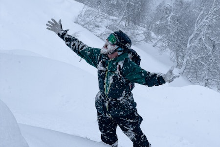 HALLELUJA! Davis Sundberg fikk seg en real bonusdag i Sogn Skisenter da regnværet slo over til snø. Foto: Nikolai Schirmer HALLELUJA! Davis Sundberg fikk seg en real bonusdag i Sogn Skisenter da regnværet slo over til snø. Foto: Nikolai Schirmer