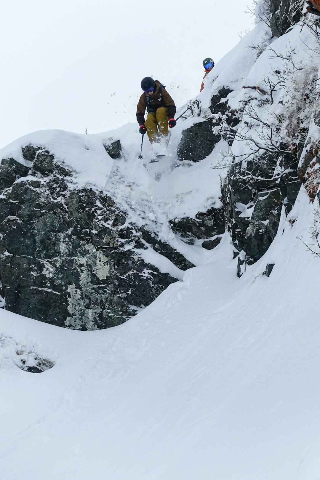 MICRO CORBET´S: Juniorkjører Erlend Wassdahl Meirik fikk prøvd seg i et klippeområde som de etterhvert døpte til Mikro Corbet´s. Foto: Tore Meirik