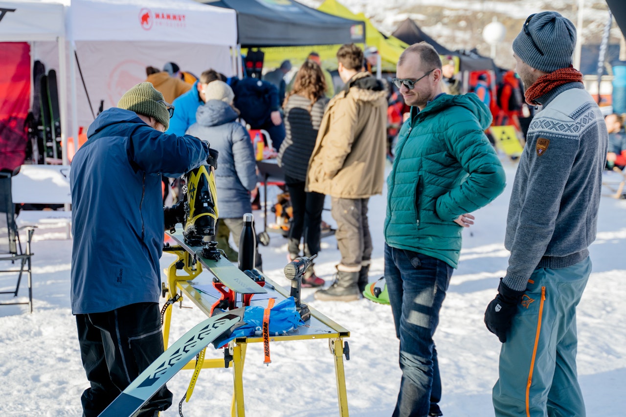 Du kan låne siste nytt av toppturutstyr på High Camp! Hele fire ulike skileverandører kommer på High Camp. Foto: Brynjar Tvedt Du kan låne siste nytt av toppturutstyr på High Camp! Hele fire ulike skileverandører kommer på High Camp. Foto: Brynjar Tvedt