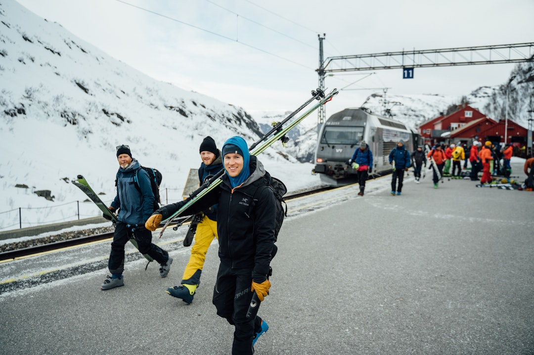 Du kan bruke toget som skishuttle! Her fra Myrdal. Foto: Brynjar Tvedt