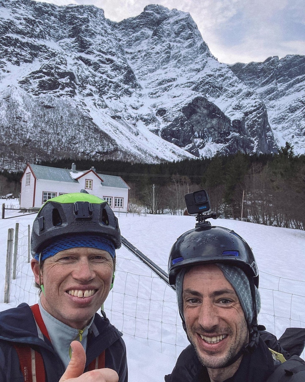 VEL NEDE: David Lindgren og Kilian Jornet ser ut til å være godt fornøyd etter å ha tatt seg ned østveggen på Breitind. Foto: Privat VEL NEDE: David Lindgren og Kilian Jornet ser ut til å være godt fornøyd etter å ha tatt seg ned østveggen på Breitind. Foto: Privat