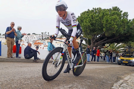VERDENSMESTEREN: Tobias Foss underveis på den siste og 5. etappen av Volta ao Algarve 2023. Foto: Cor Vos